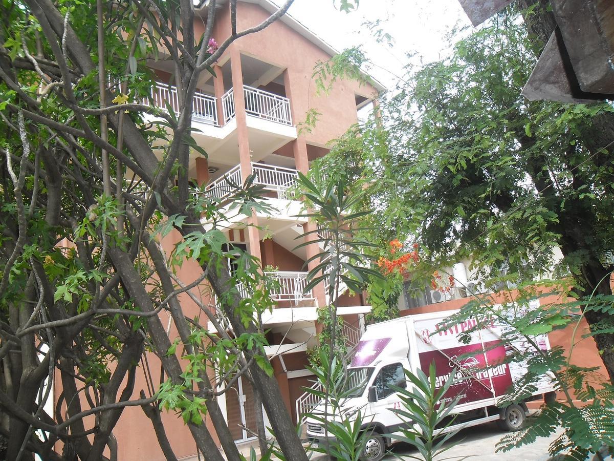 Hotel Vivi Palace Matadi Exteriér fotografie